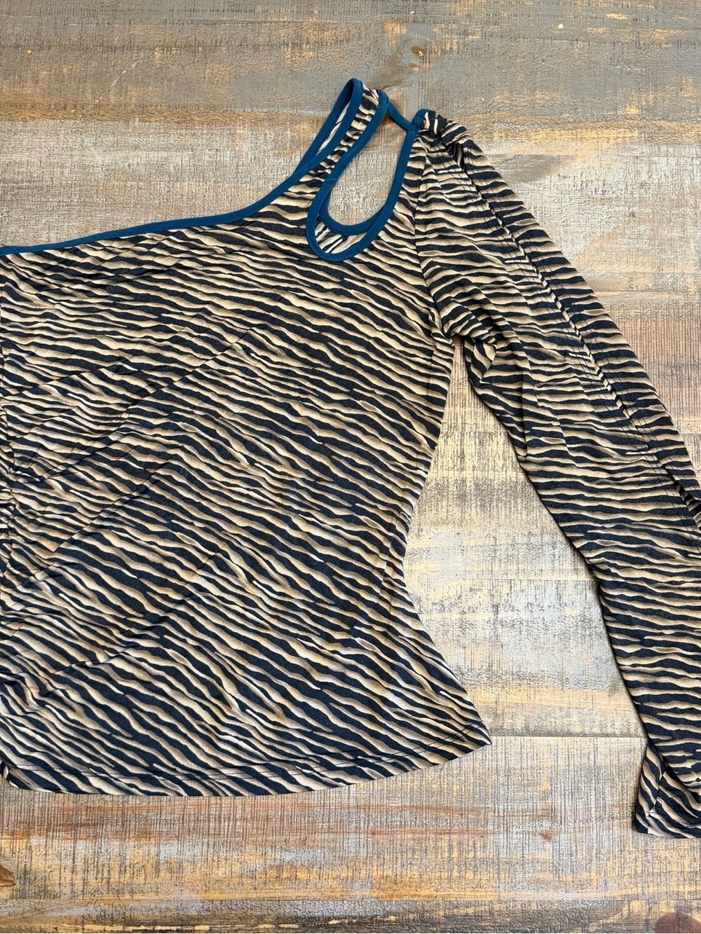 Vintage 90’s/Y2K Unit USA Women's One Shoulder Long Sleeve Zebra Print Top